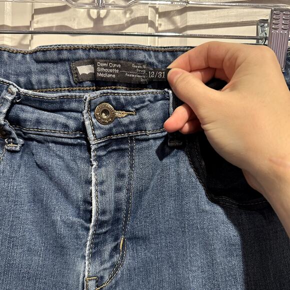 Levi’s Demi Curve Mid Rise Straight Leg Jeans Size 31x32 Medium Wash - Picture 6 of 8